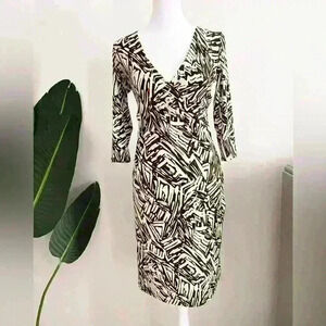 Joyce Leslie Printed Wrap Dress Size Small V Neck 3/4 Sleeve